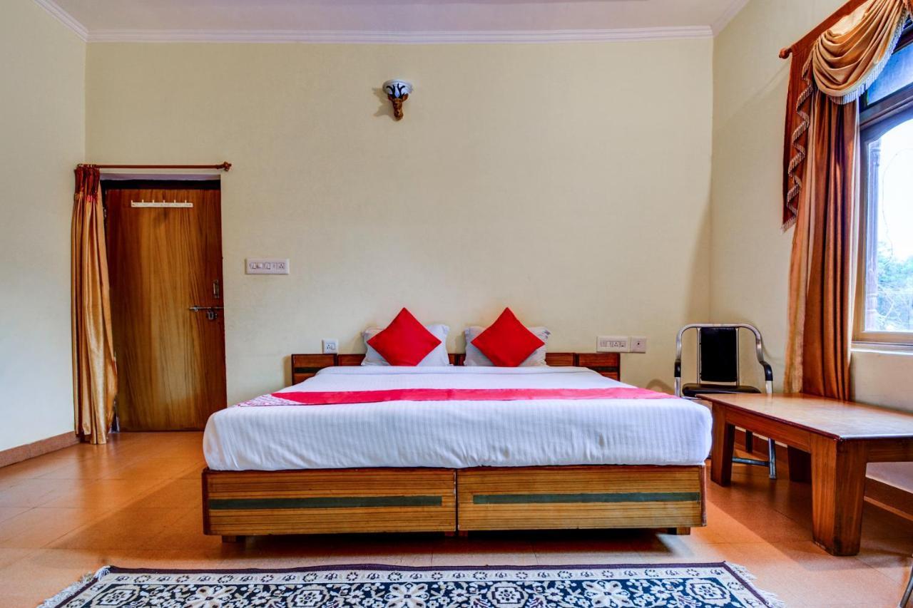 Ranthambhore Vilas Hotel ซาวาย มาโดปูร์ ภายนอก รูปภาพ